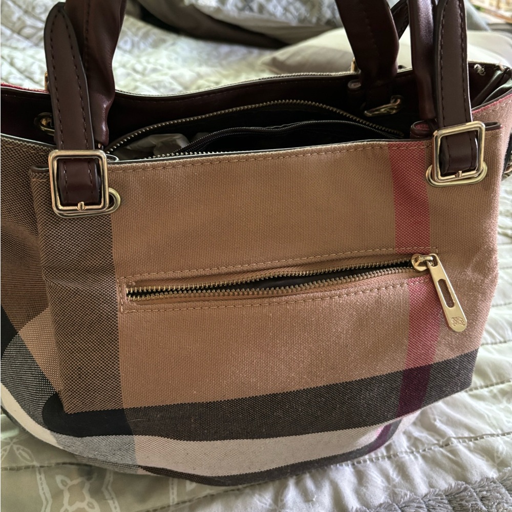 Burberry Tan and Black Checkered Women's Bag - Picture 4 of 7